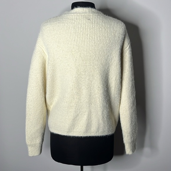 4SI3NNA Kelsey Women’s Cream Fuzzy Button Front Cardigan Size SEE MEASUREMENTS - Picture 2 of 9